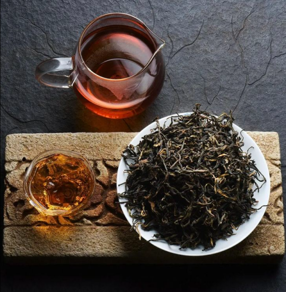 Trà Xanh Hương Sen Hương Nhài Dạng Lon Hùng Thái Thích Hợp Làm Quà Tặng Tết Sang Trọng Chất Lượng